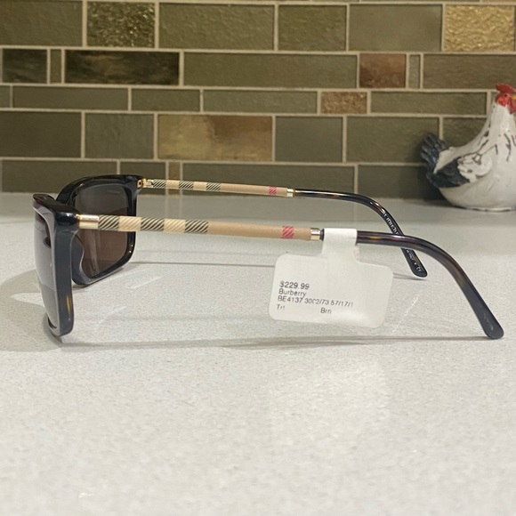 Burberry Women’s Sunglasses - Picture 4 of 5